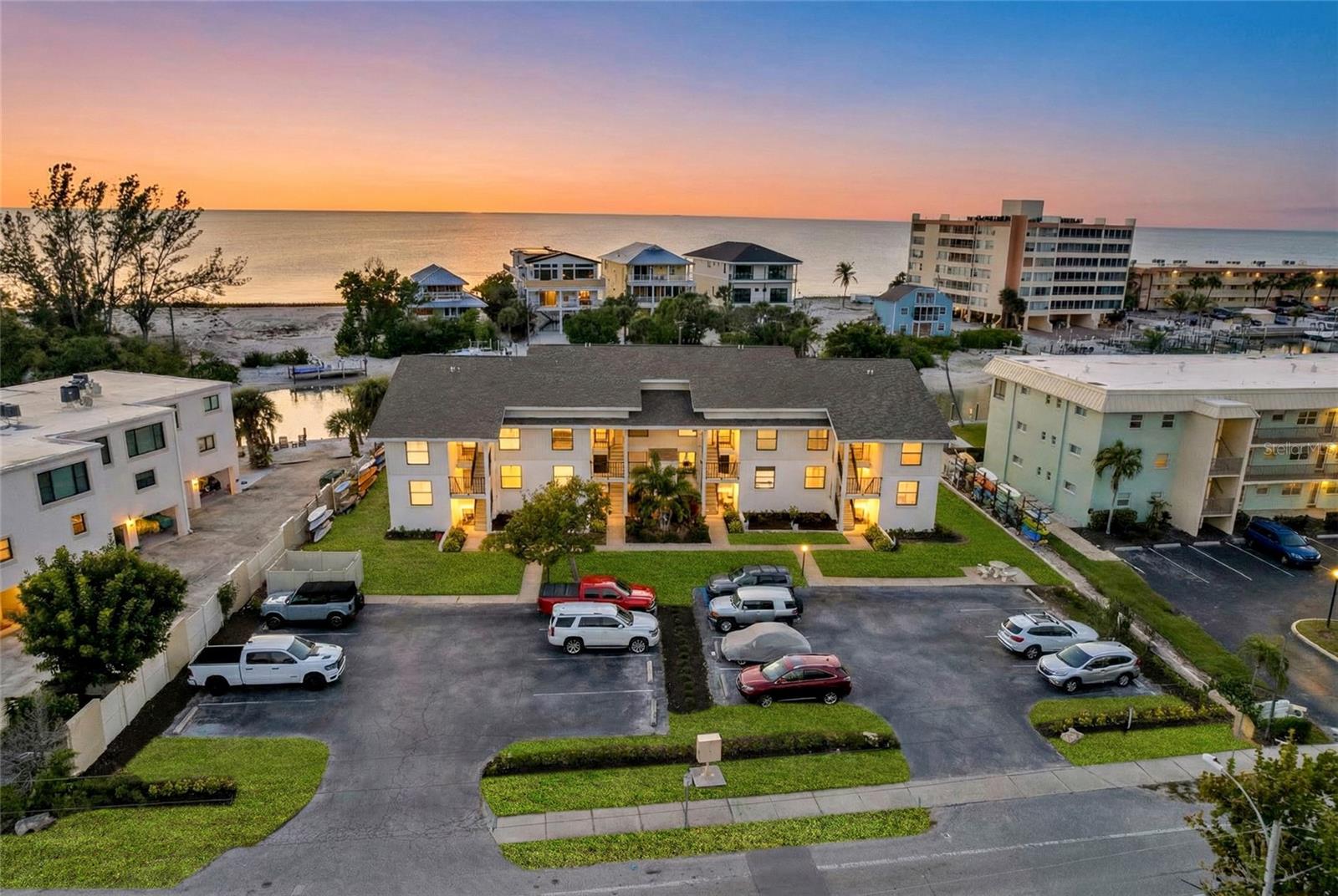 Image 81 of 88 For 9226 Midnight Pass Road 3b