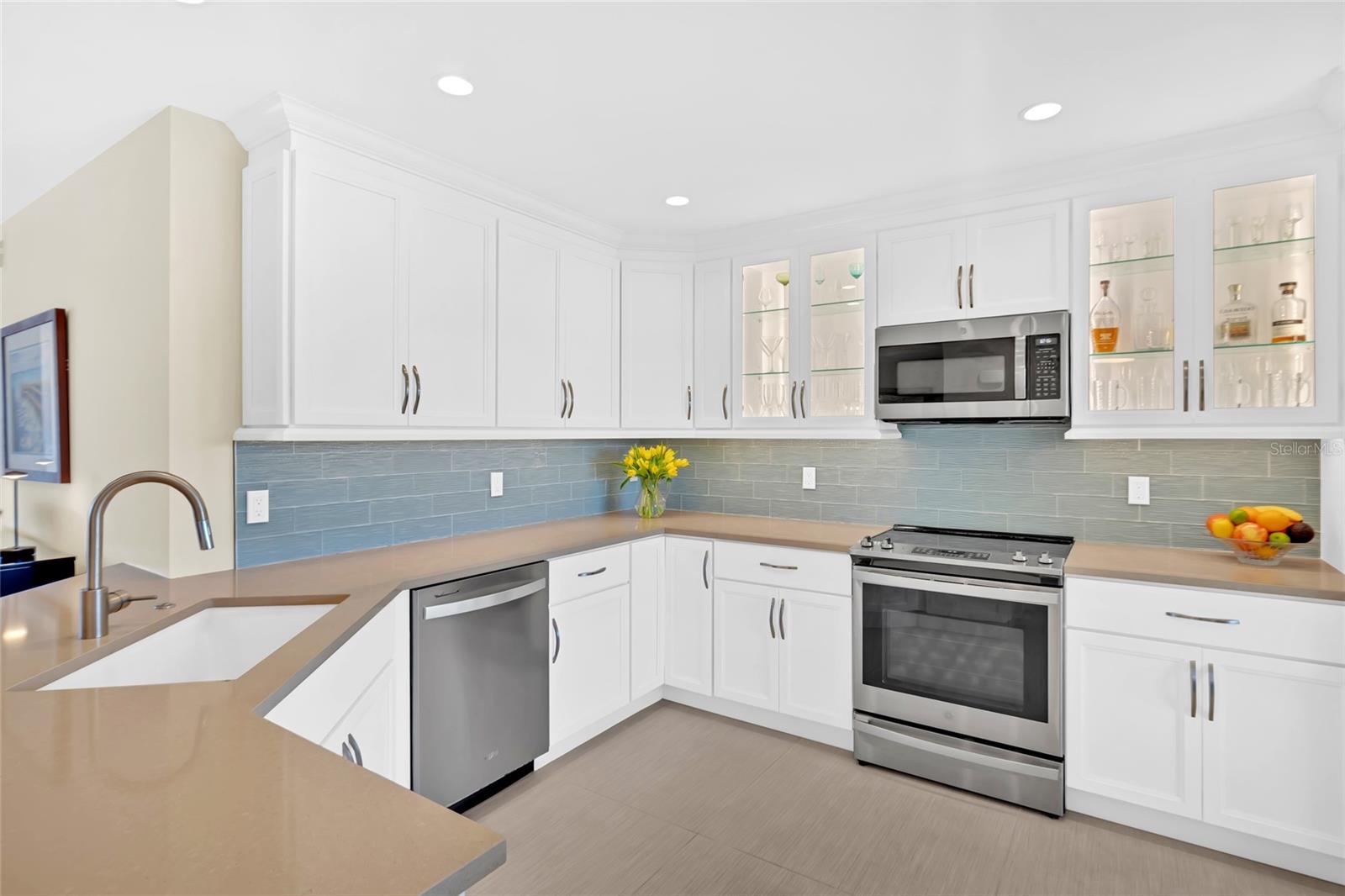 Image 9 of 88 For 9226 Midnight Pass Road 3b