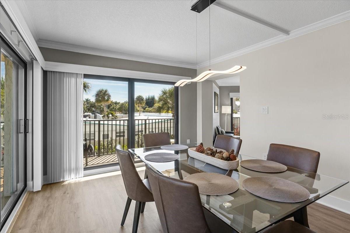 Image 10 of 38 For 6326 Midnight Pass Road 101