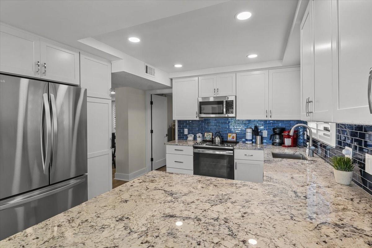 Image 11 of 38 For 6326 Midnight Pass Road 101