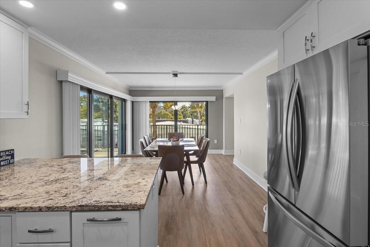 Image 14 of 38 For 6326 Midnight Pass Road 101