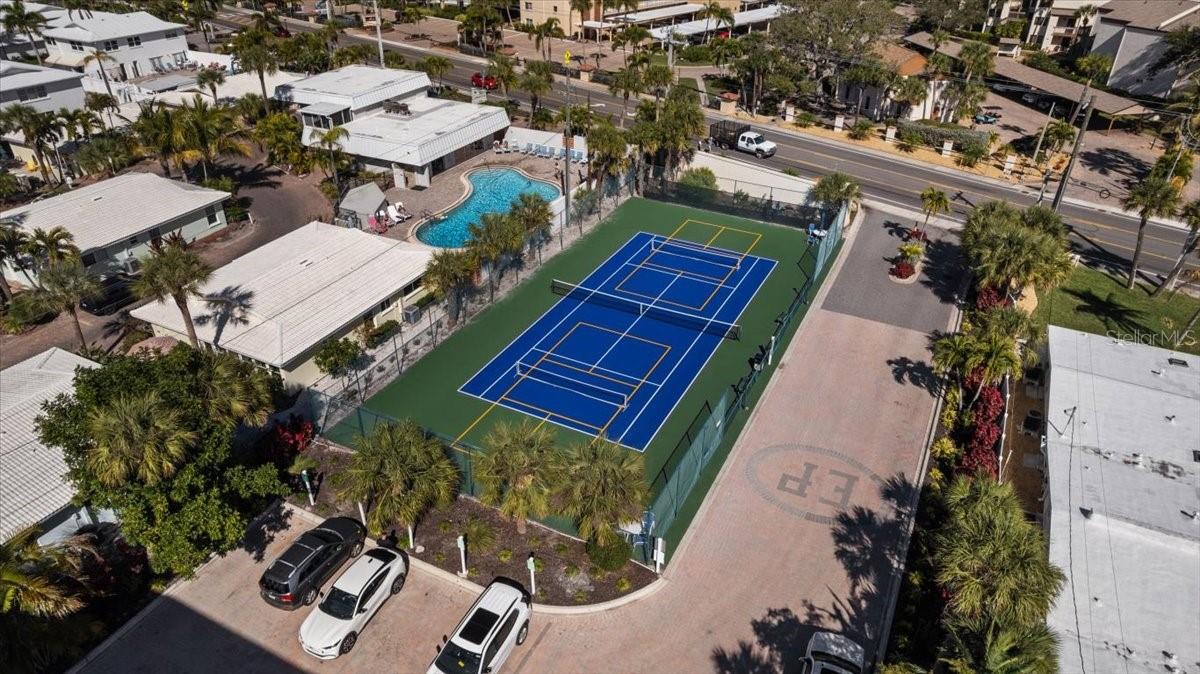 Image 20 of 38 For 6326 Midnight Pass Road 101