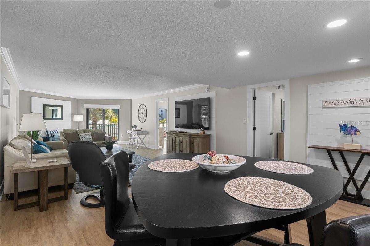 Image 4 of 38 For 6326 Midnight Pass Road 101