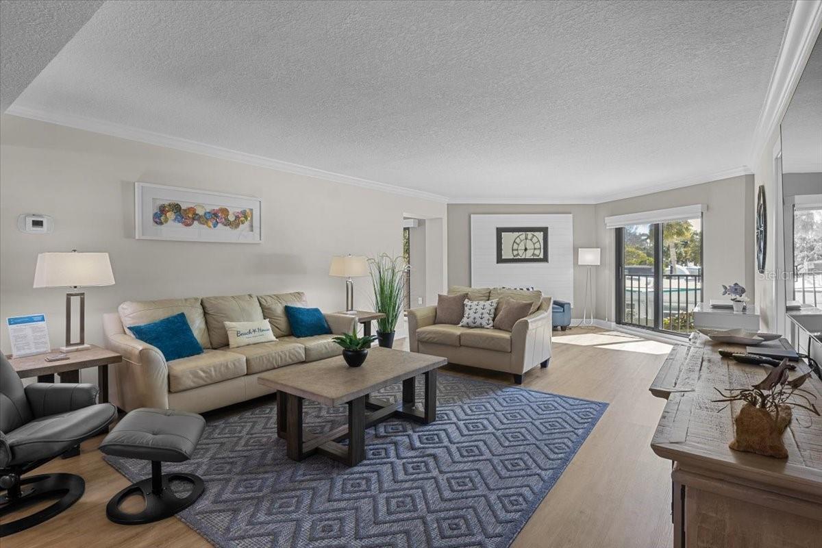 Image 6 of 38 For 6326 Midnight Pass Road 101