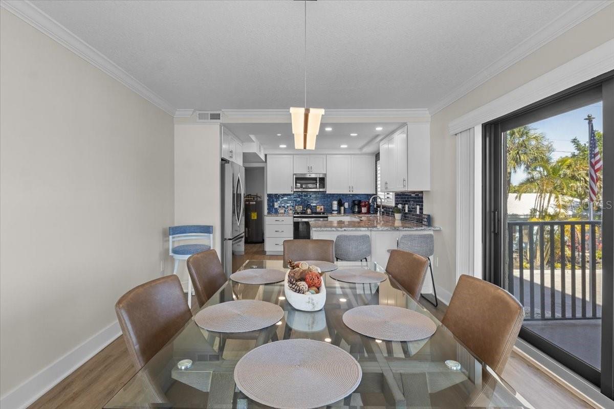 Image 7 of 38 For 6326 Midnight Pass Road 101