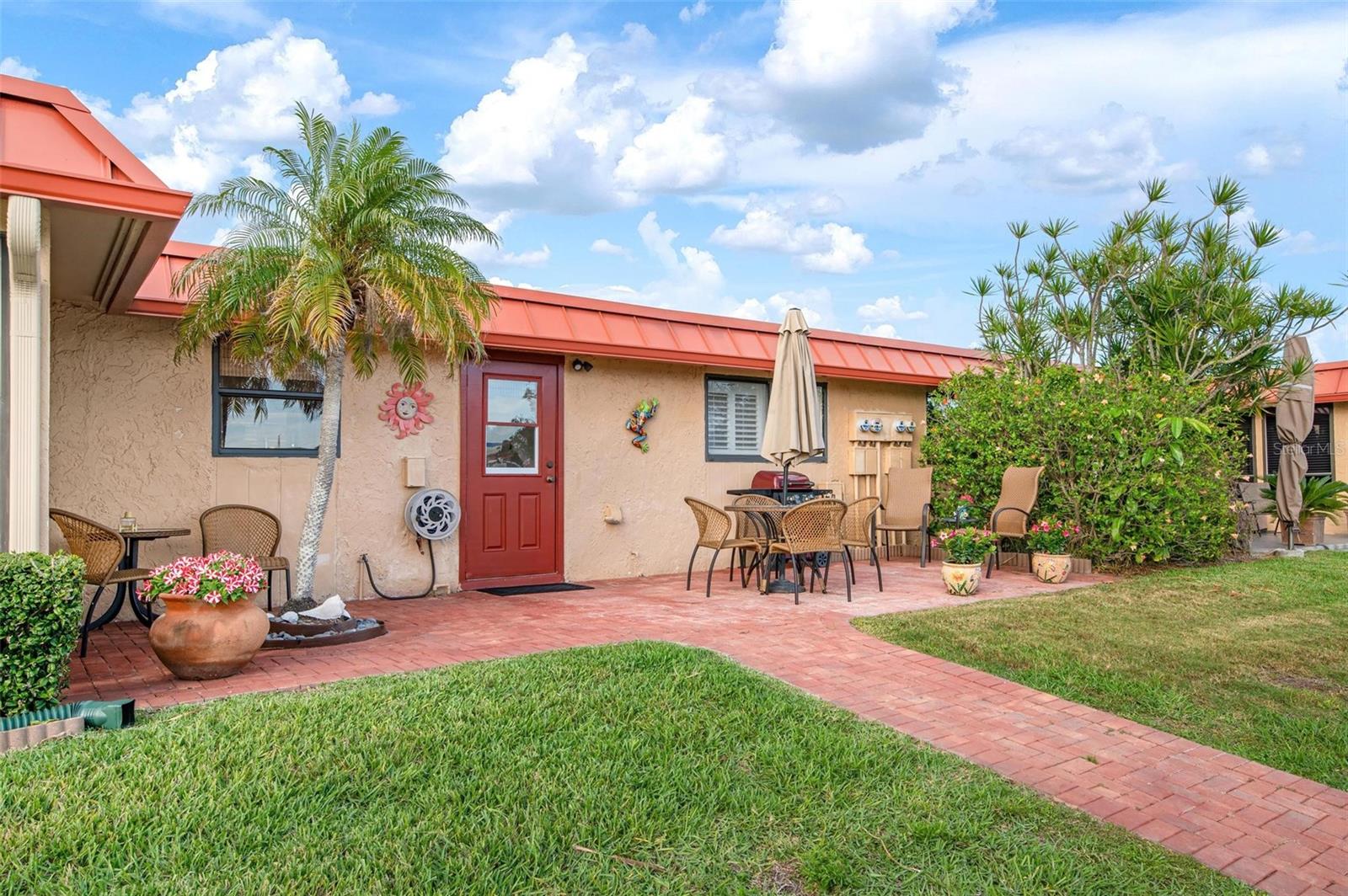 Image 32 of 49 For 9527 Azure Cove