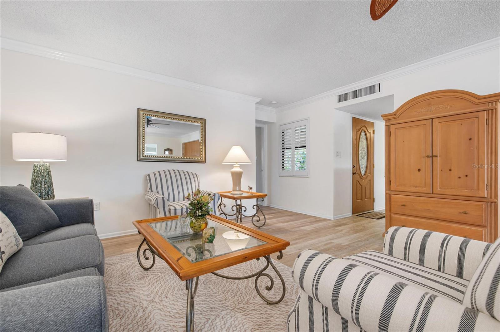 Image 8 of 49 For 9527 Azure Cove