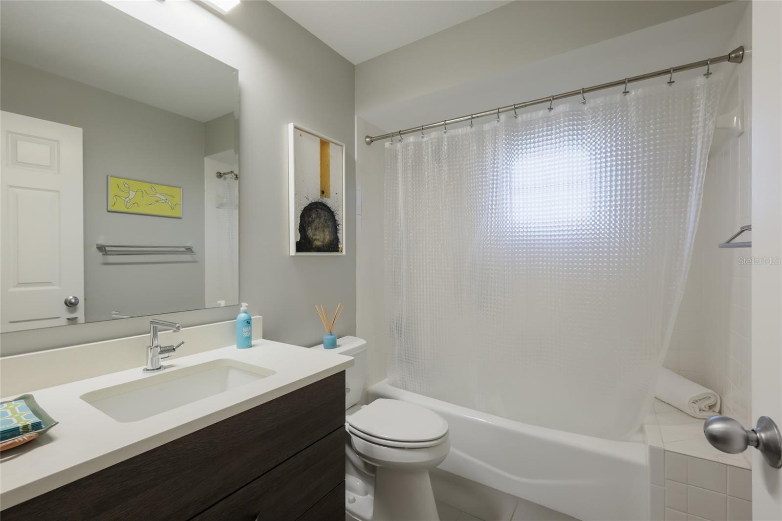 Image 29 of 53 For 428 Sapphire Drive