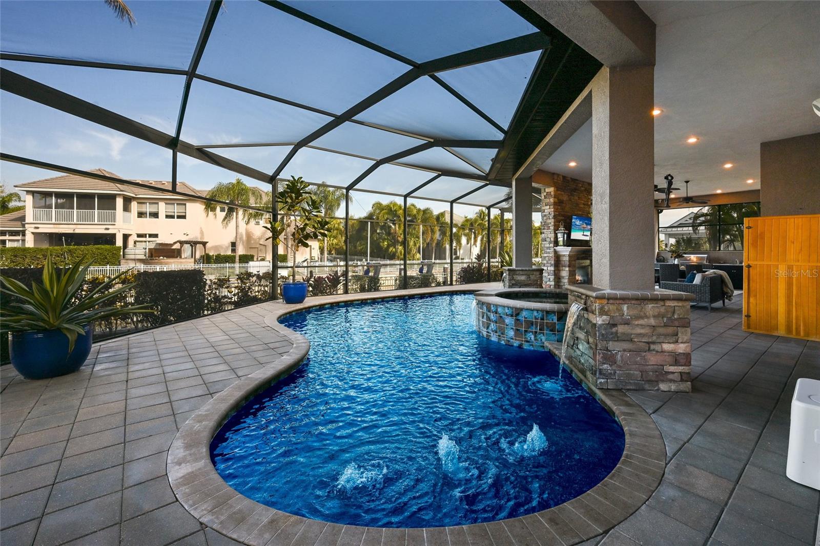 Image 44 of 71 For 512 Mast Drive