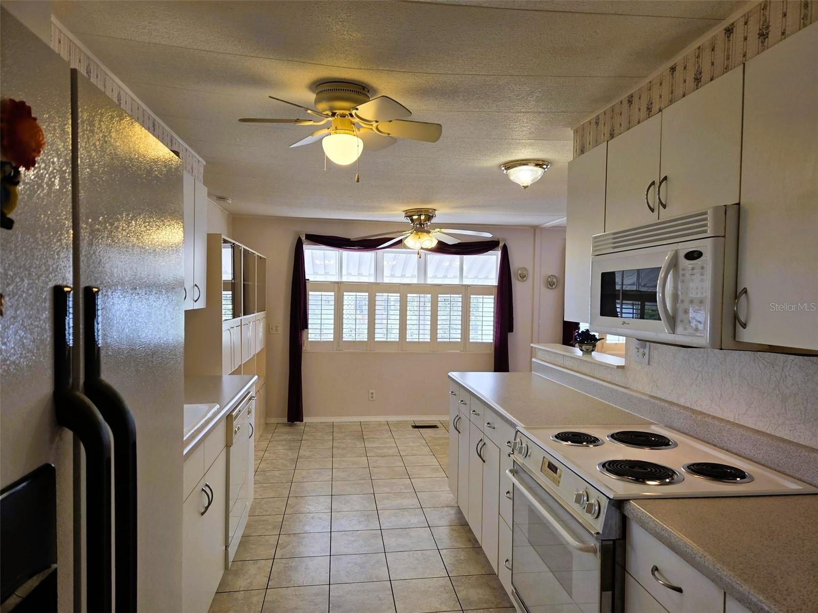 Image 17 of 39 For 302 Oakwood Boulevard W