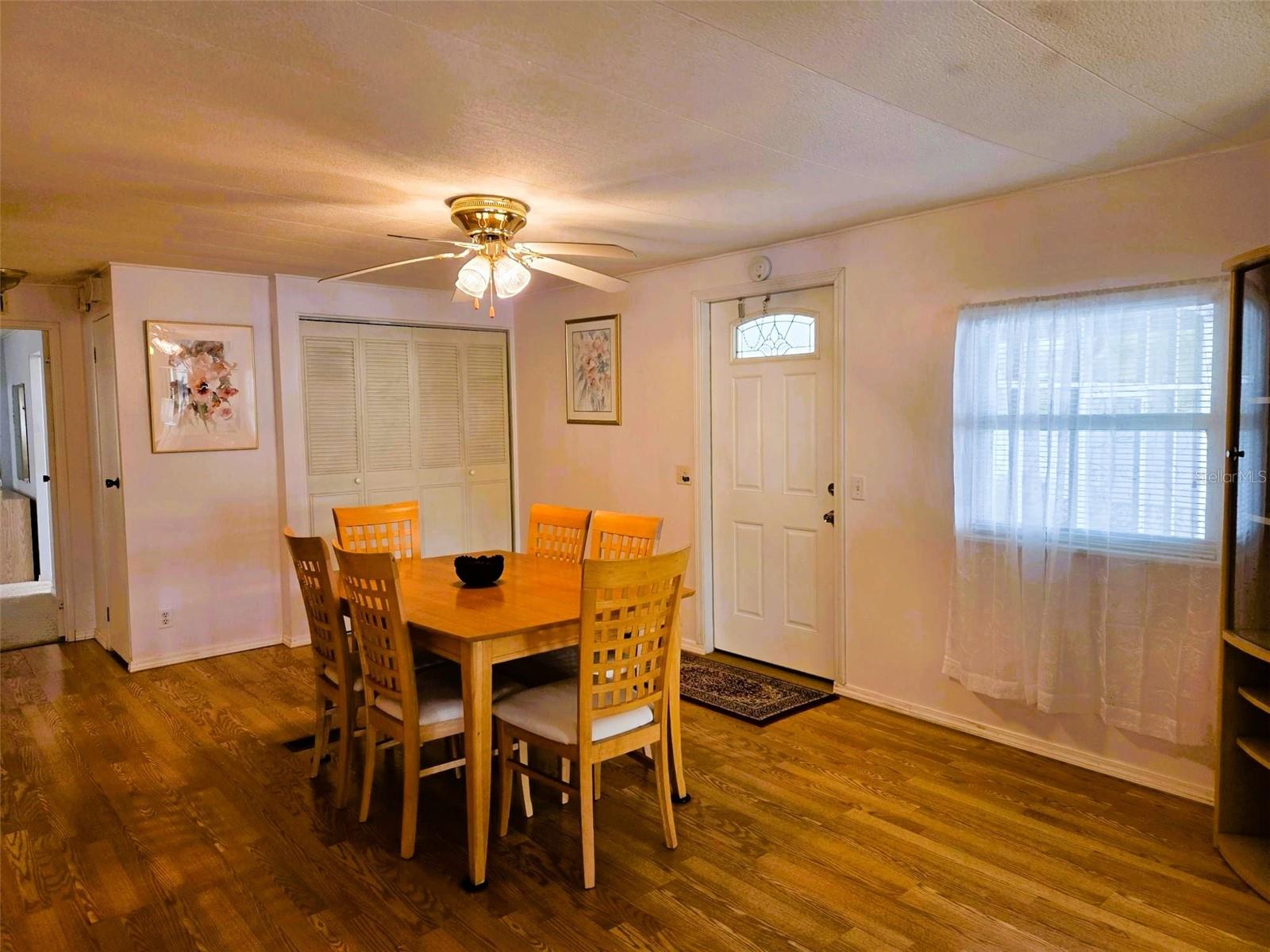 Image 21 of 39 For 302 Oakwood Boulevard W