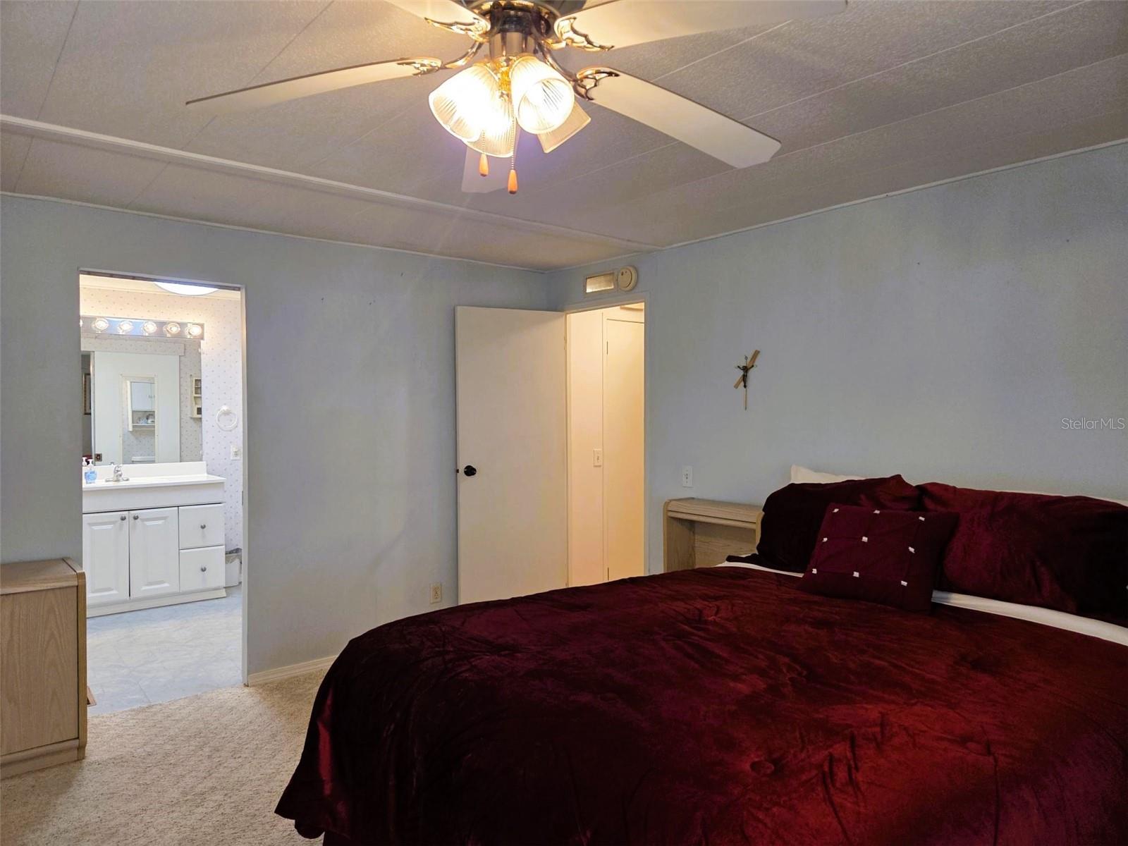 Image 29 of 39 For 302 Oakwood Boulevard W