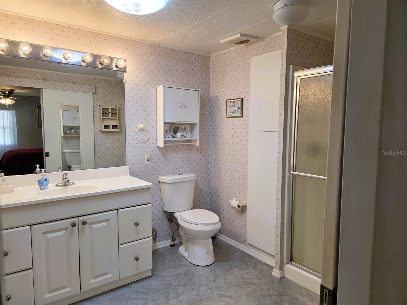 Image 31 of 39 For 302 Oakwood Boulevard W