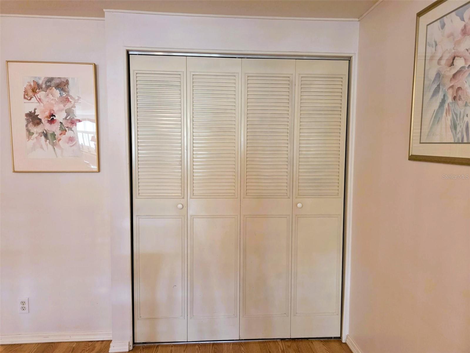 Image 39 of 39 For 302 Oakwood Boulevard W