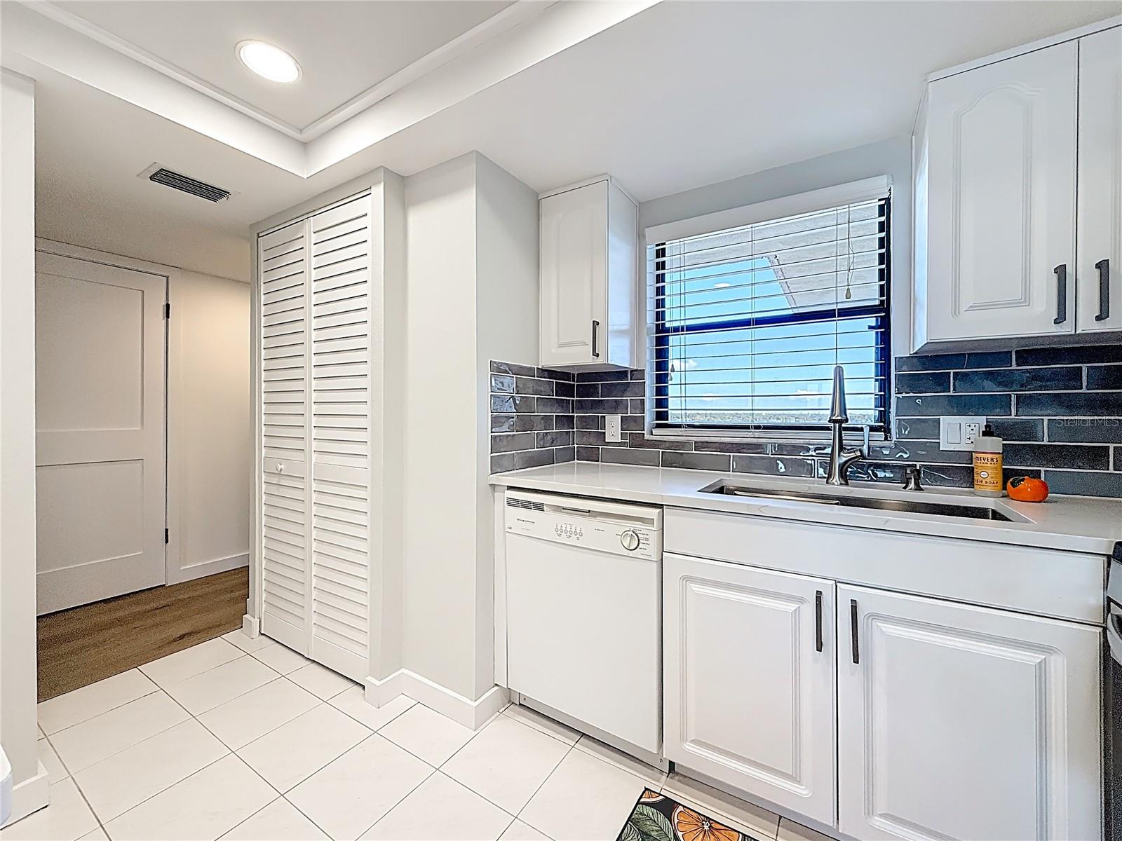 Image 12 of 62 For 7050 Sunset Drive S 912