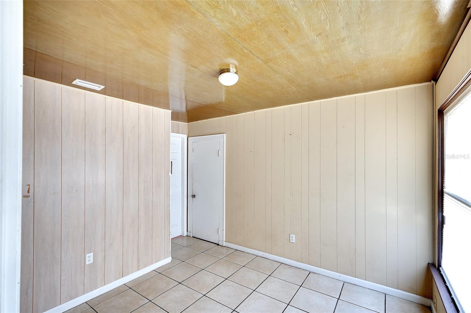 Image 11 of 34 For 2118 53rd Avenue W