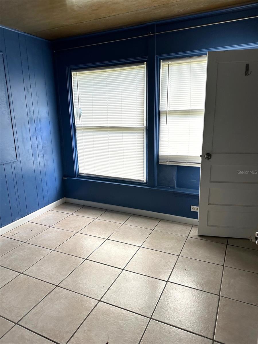 Image 16 of 34 For 2118 53rd Avenue W