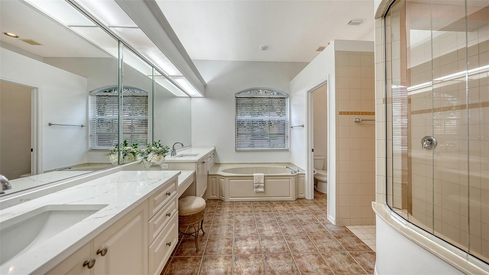 Image 21 of 38 For 9506 Royal Calcutta Place