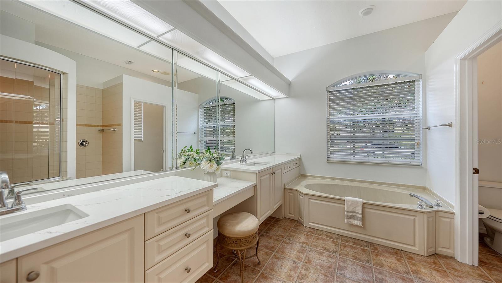 Image 22 of 38 For 9506 Royal Calcutta Place