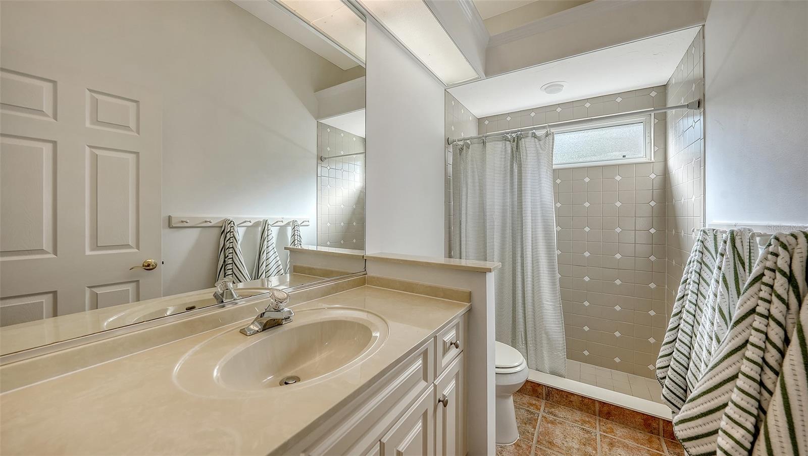 Image 23 of 38 For 9506 Royal Calcutta Place