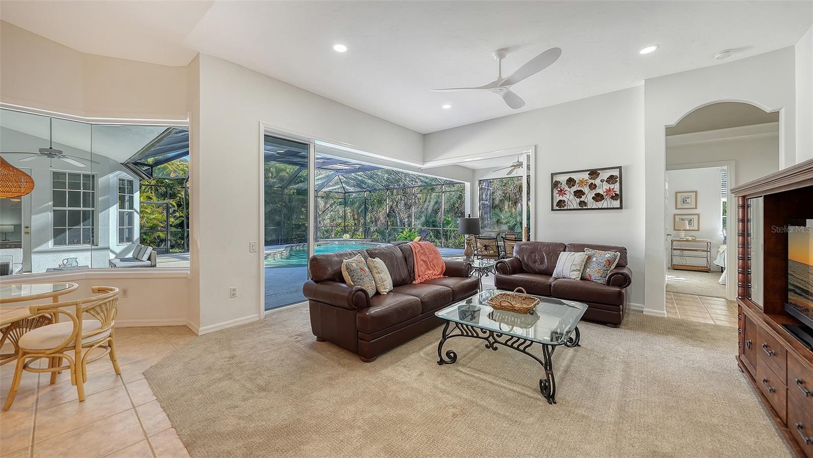 Image 7 of 38 For 9506 Royal Calcutta Place