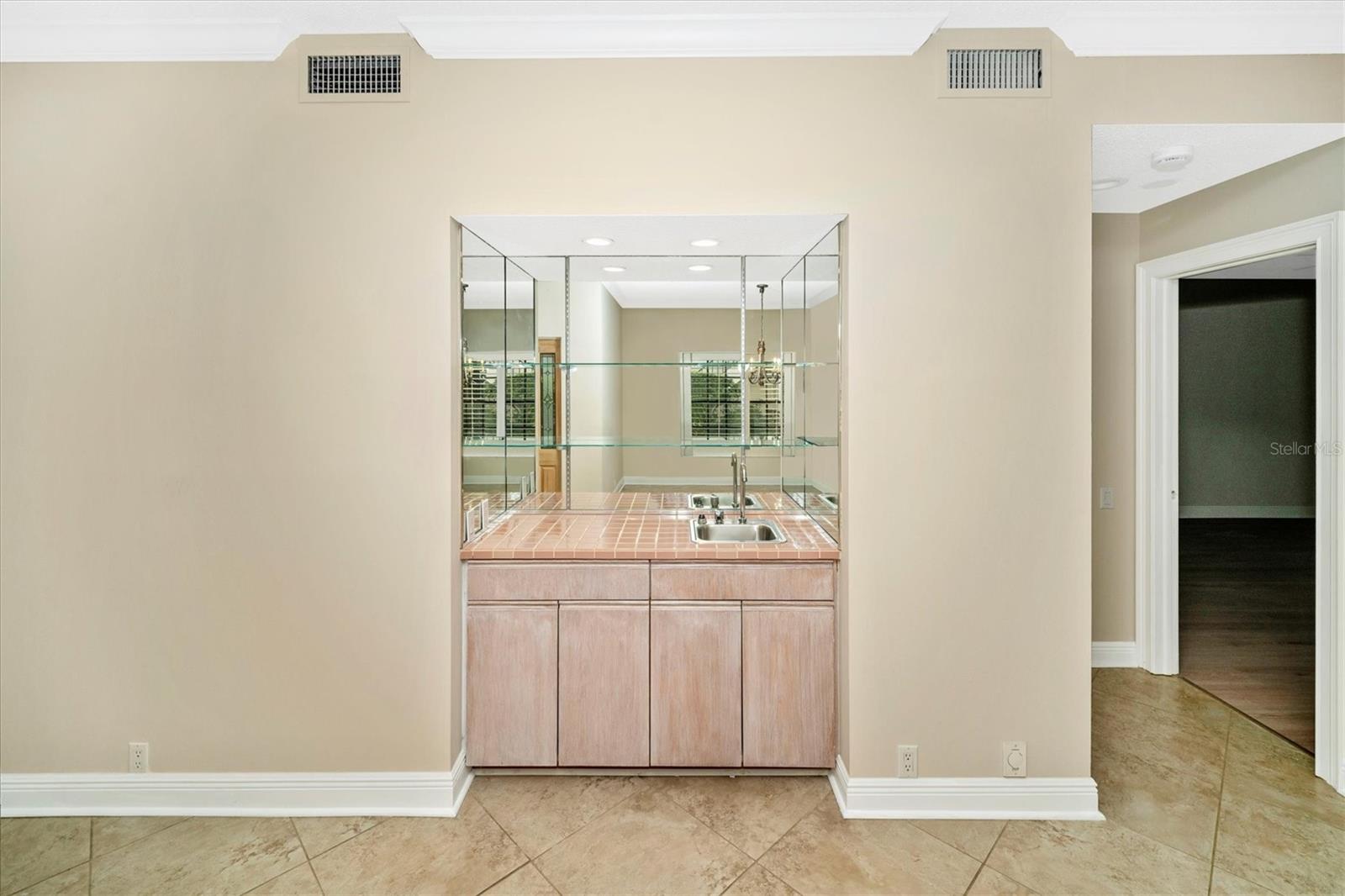 Image 11 of 55 For 7669 Fairway Woods Drive 704