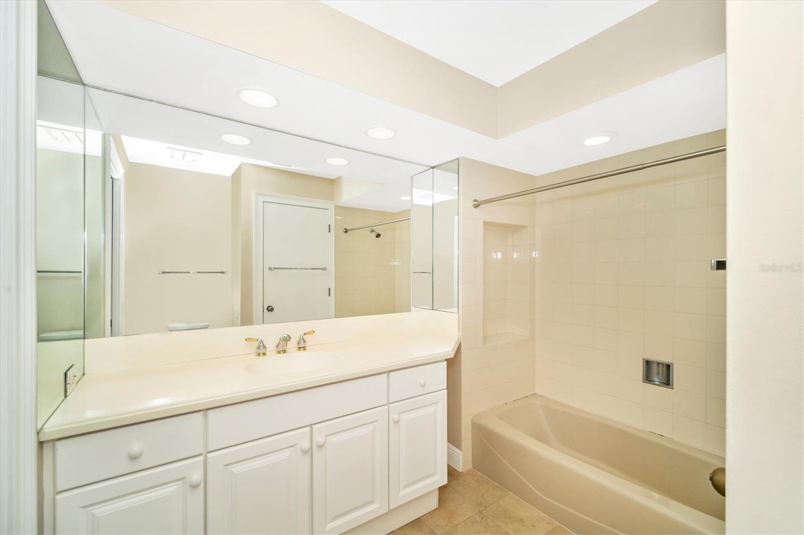 Image 18 of 55 For 7669 Fairway Woods Drive 704