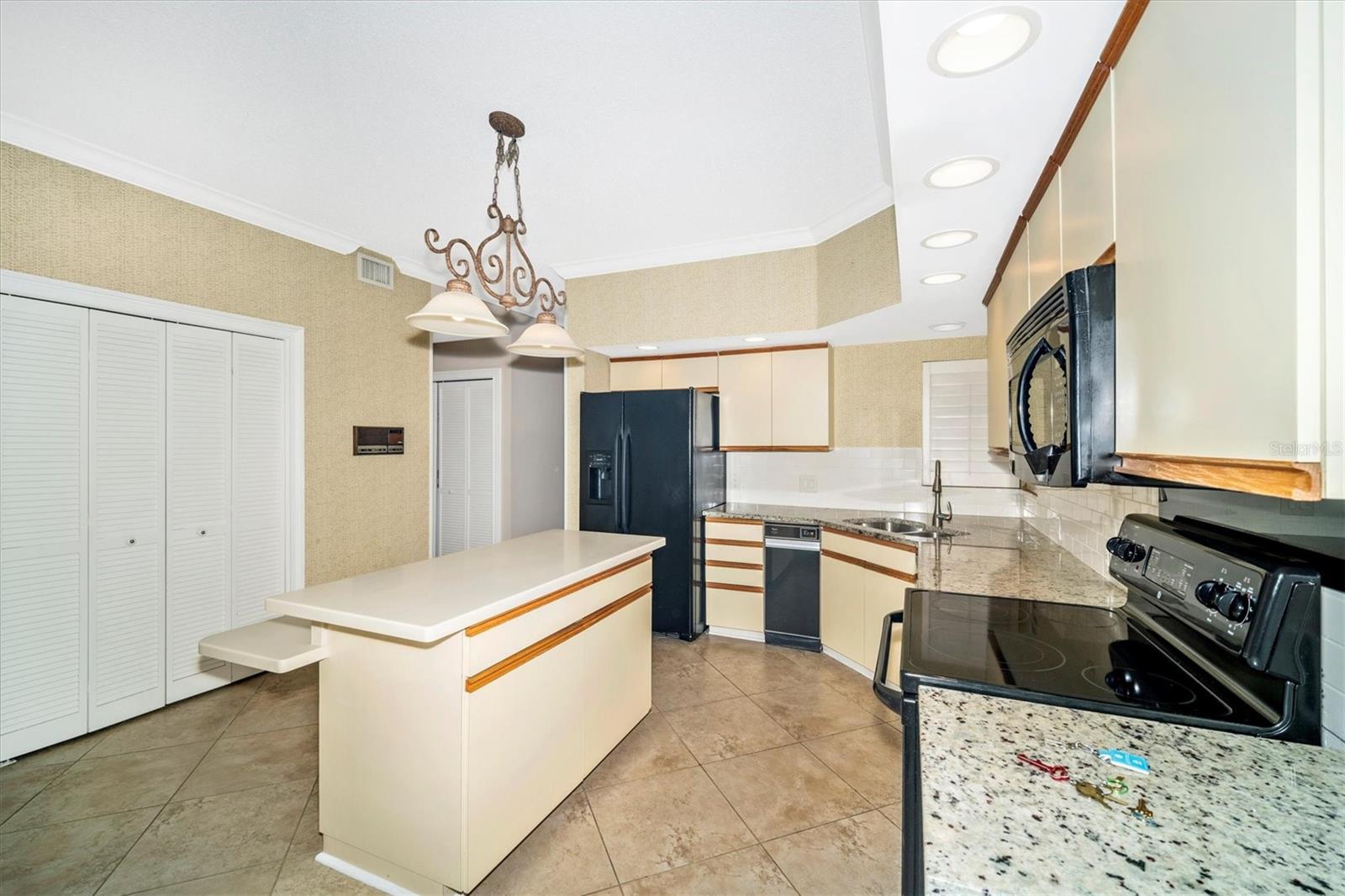 Image 22 of 55 For 7669 Fairway Woods Drive 704