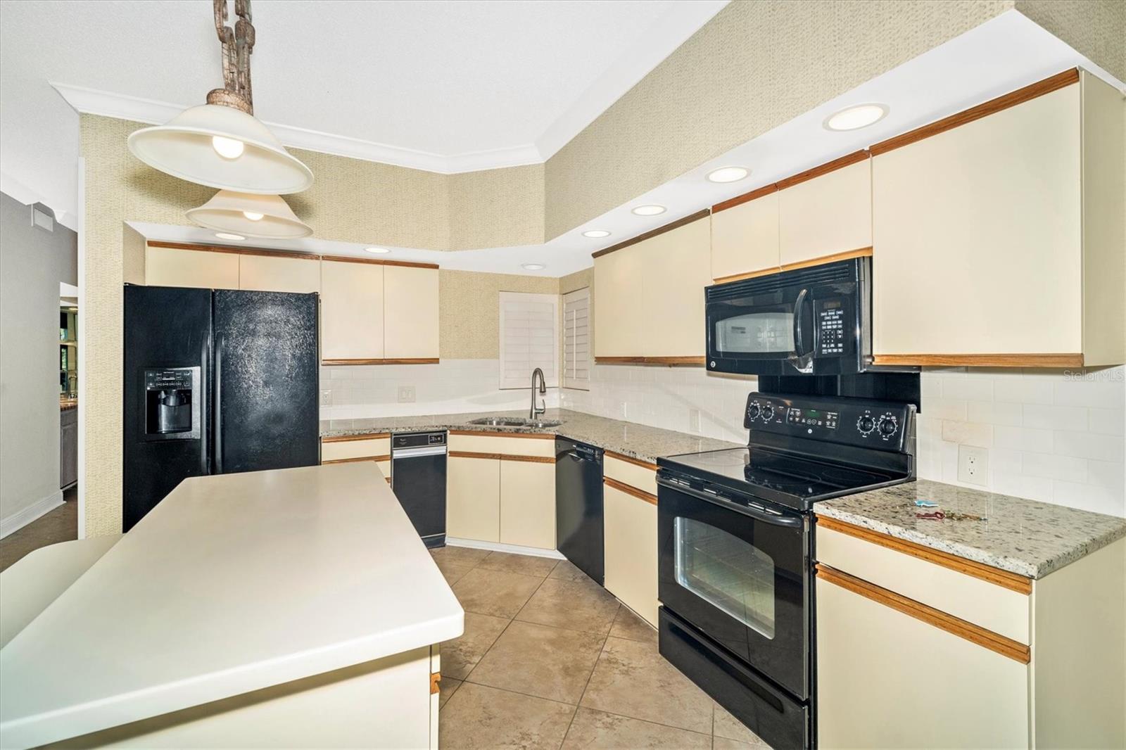 Image 23 of 55 For 7669 Fairway Woods Drive 704