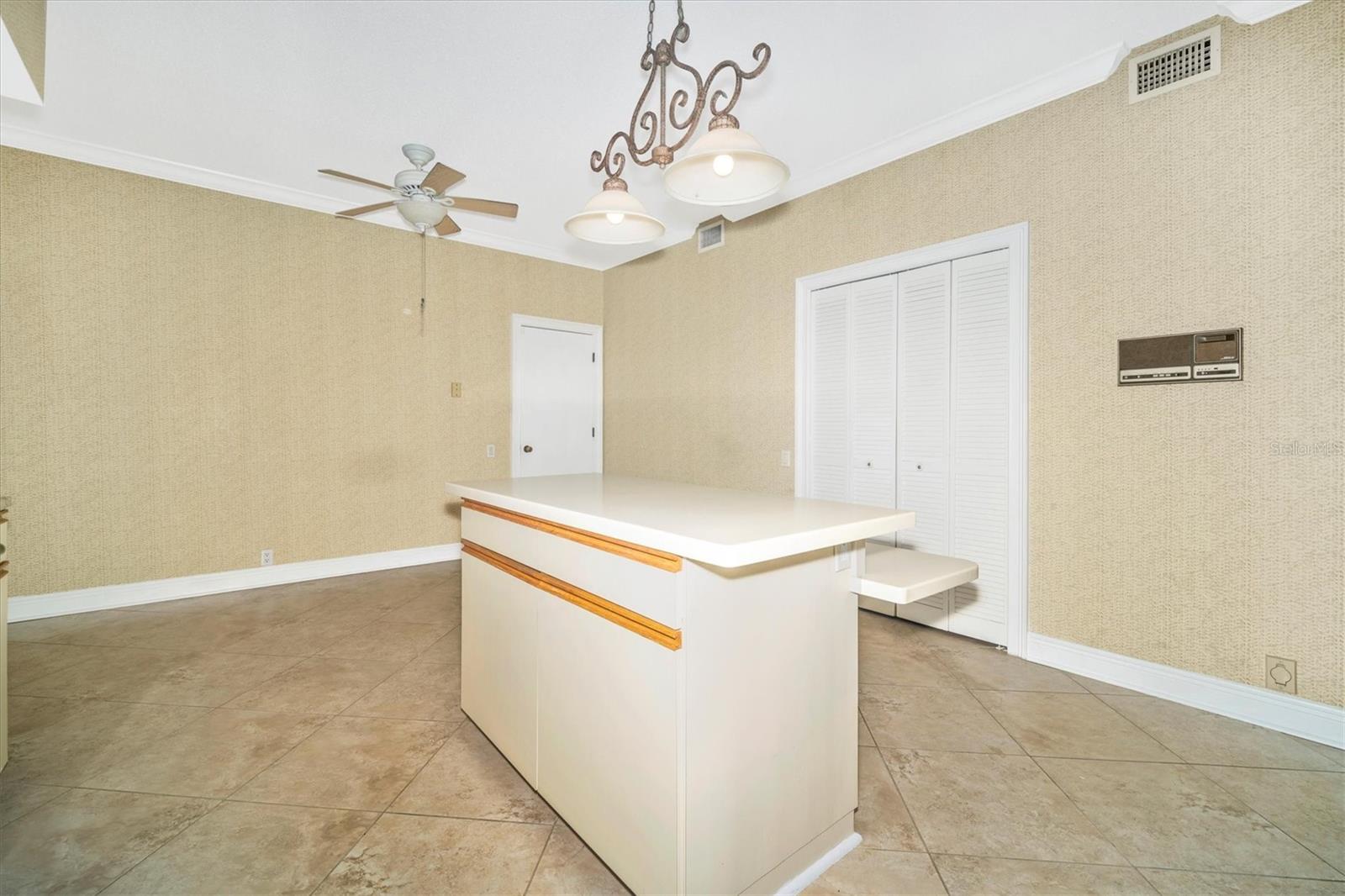 Image 25 of 55 For 7669 Fairway Woods Drive 704