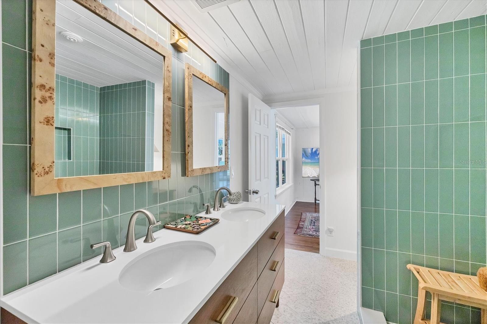 Image 14 of 26 For 3734 Iroquois Avenue