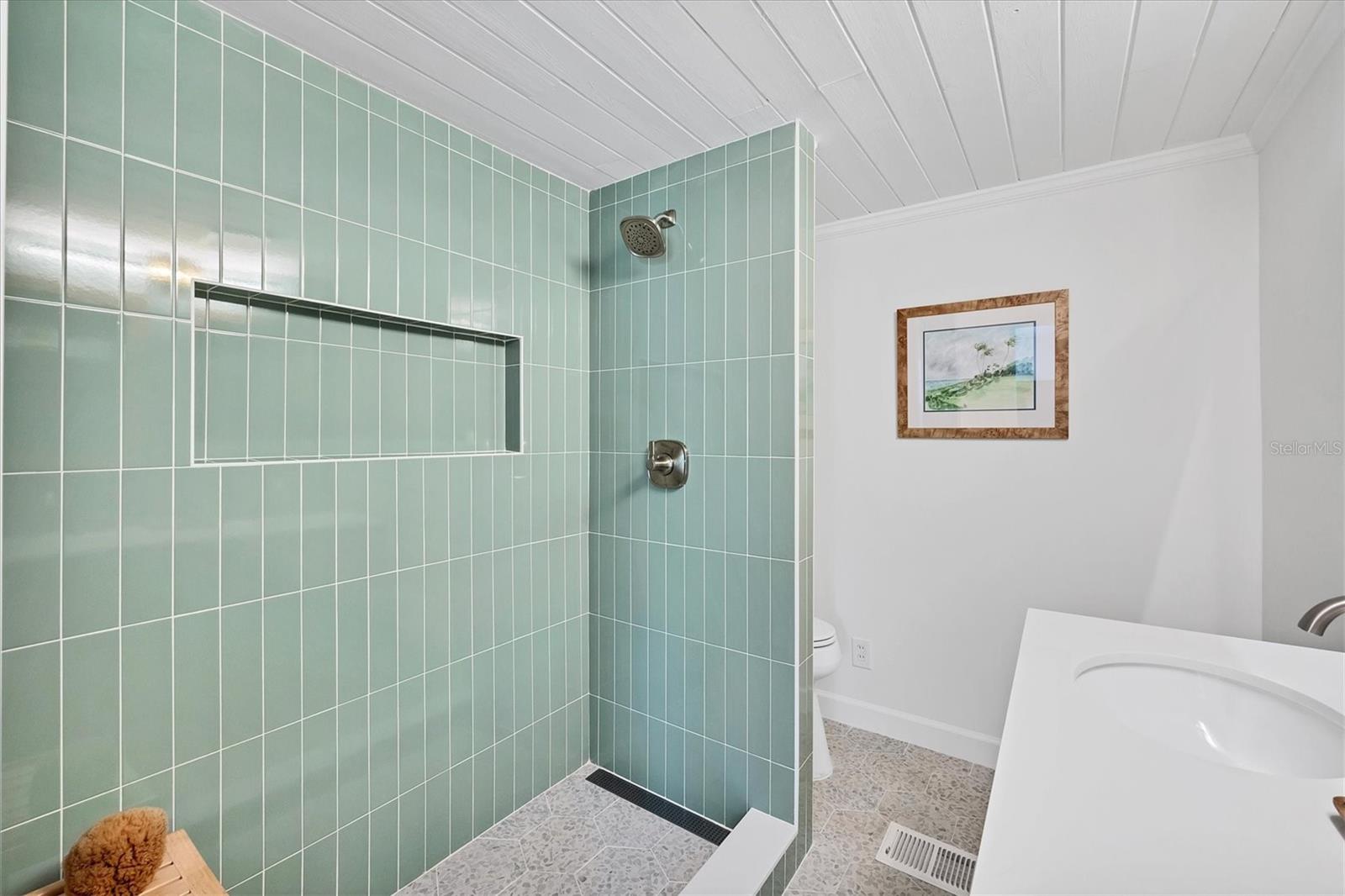 Image 15 of 26 For 3734 Iroquois Avenue