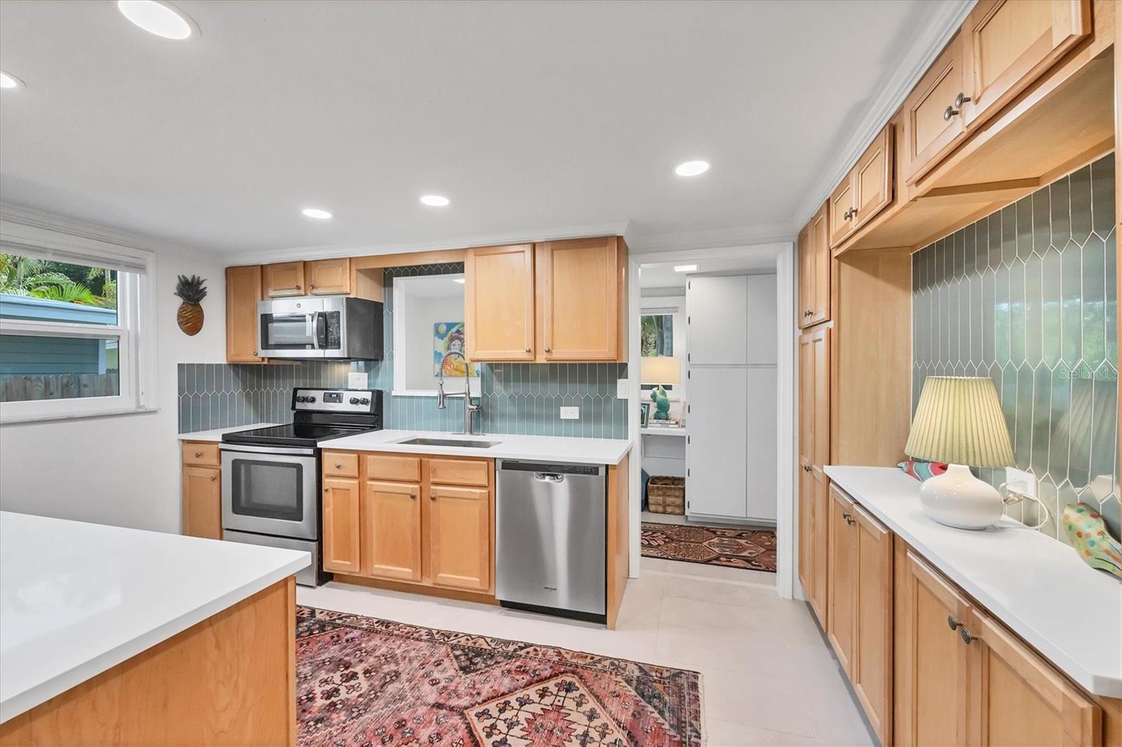 Image 9 of 26 For 3734 Iroquois Avenue