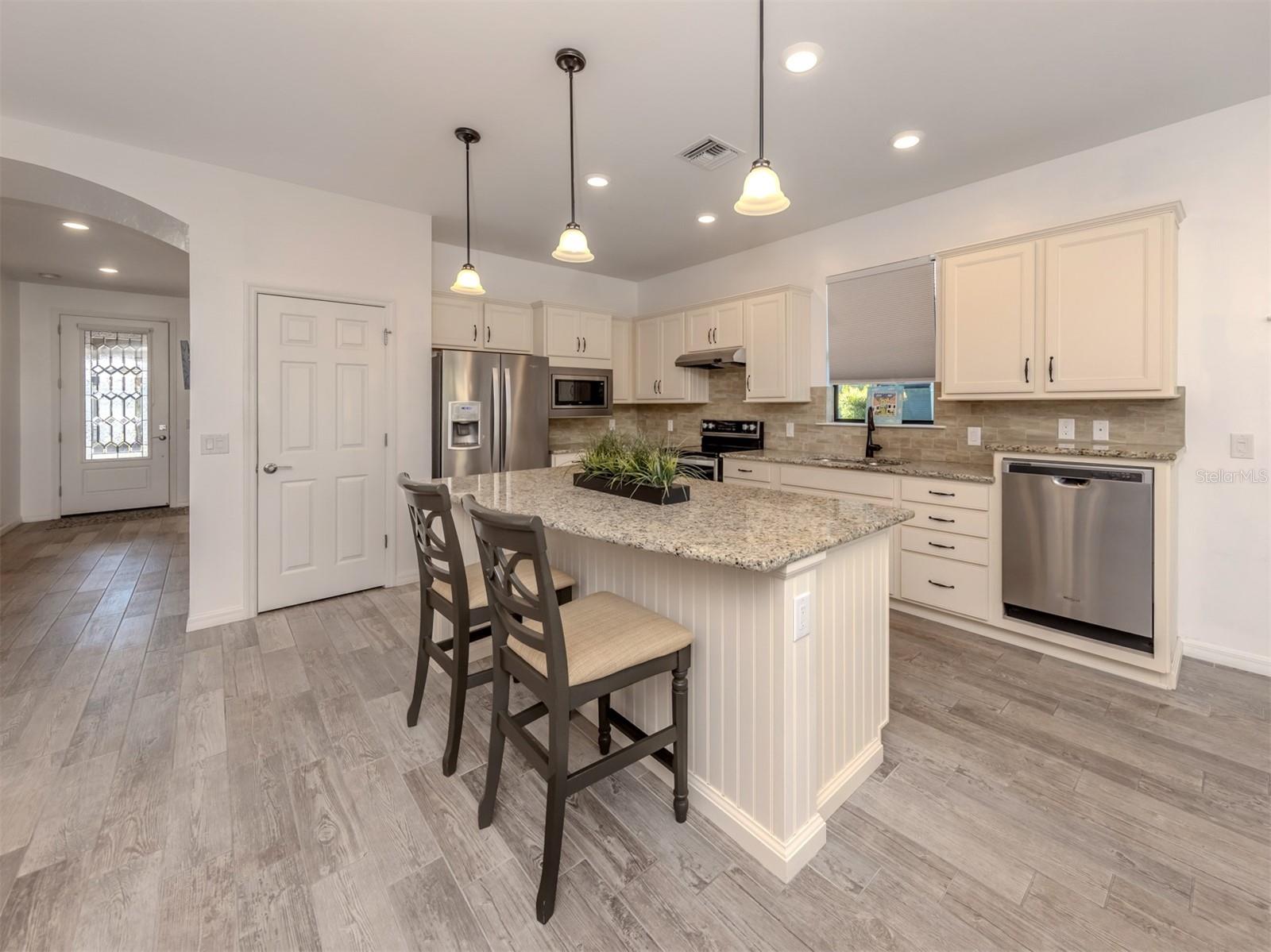 Image 18 of 43 For 13678 Yelma Street