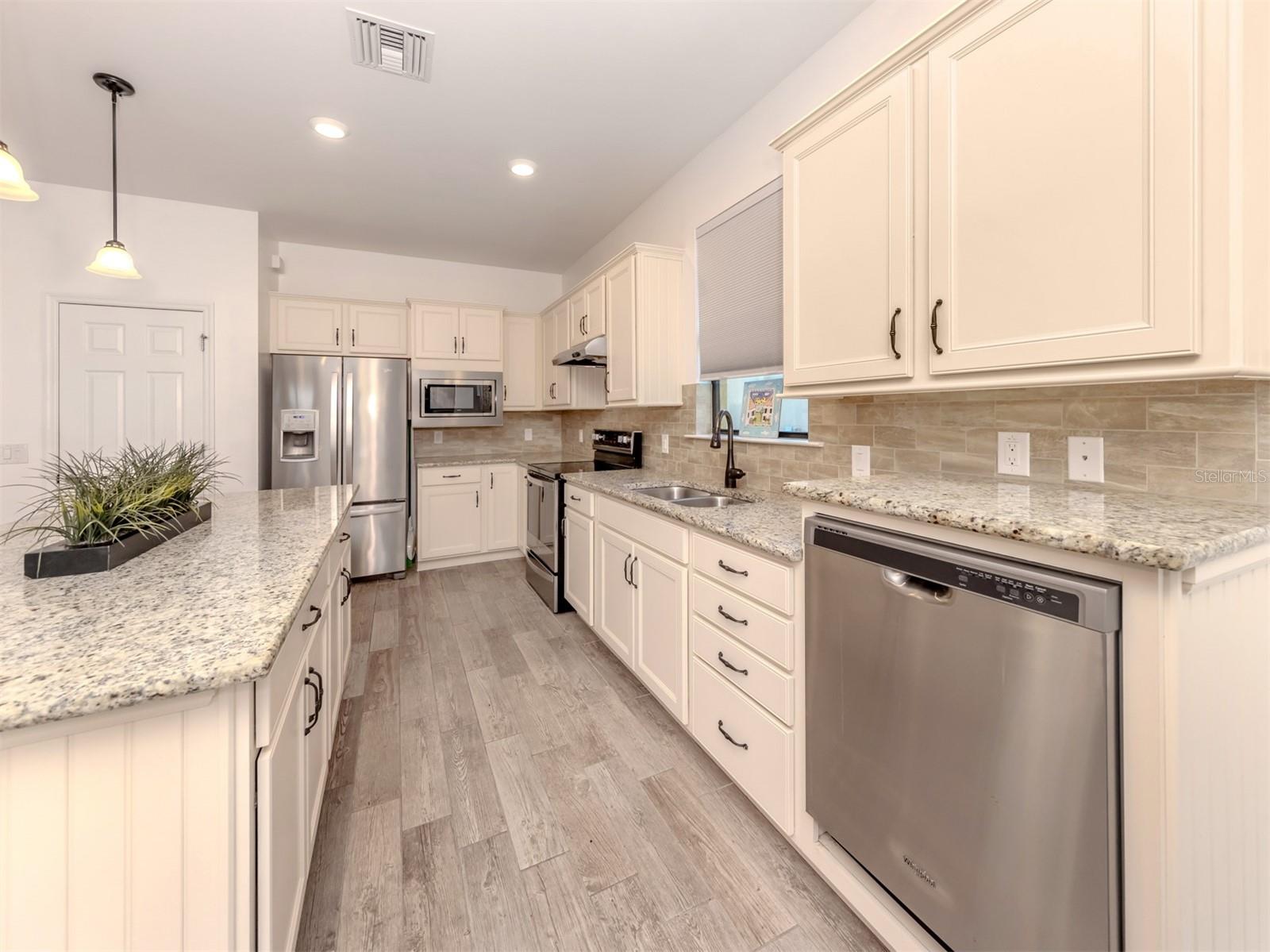 Image 20 of 43 For 13678 Yelma Street