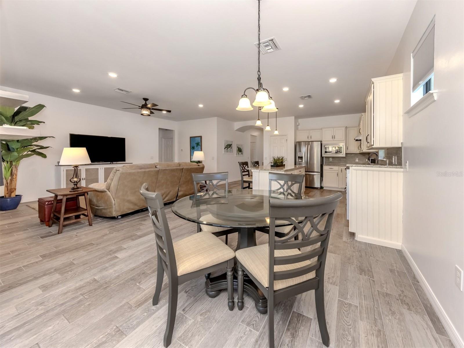 Image 22 of 43 For 13678 Yelma Street