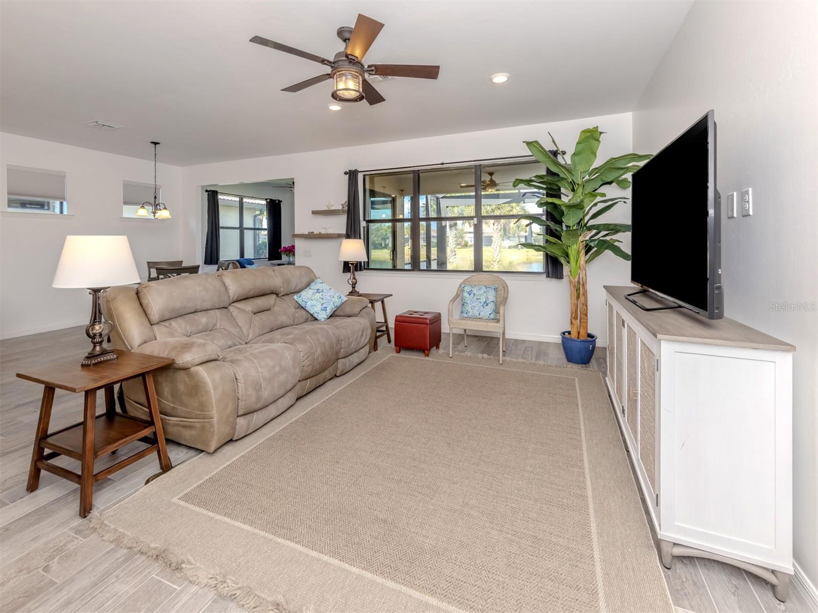 Image 23 of 43 For 13678 Yelma Street