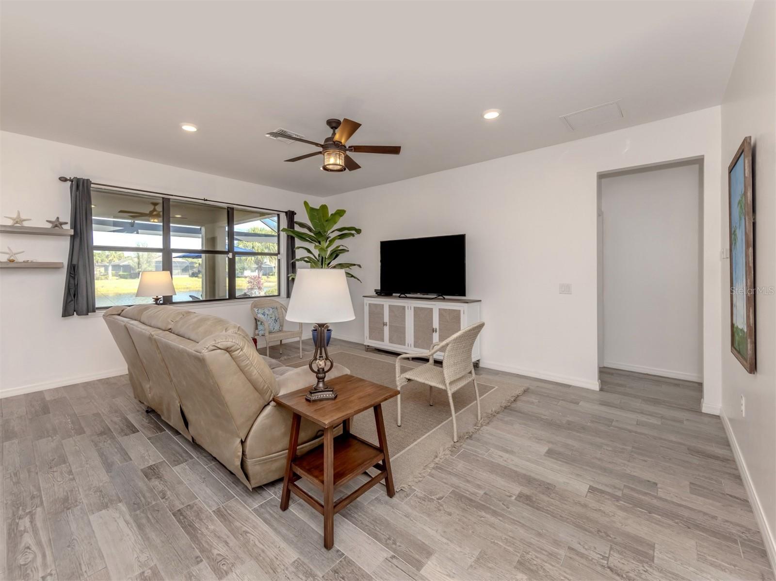 Image 24 of 43 For 13678 Yelma Street