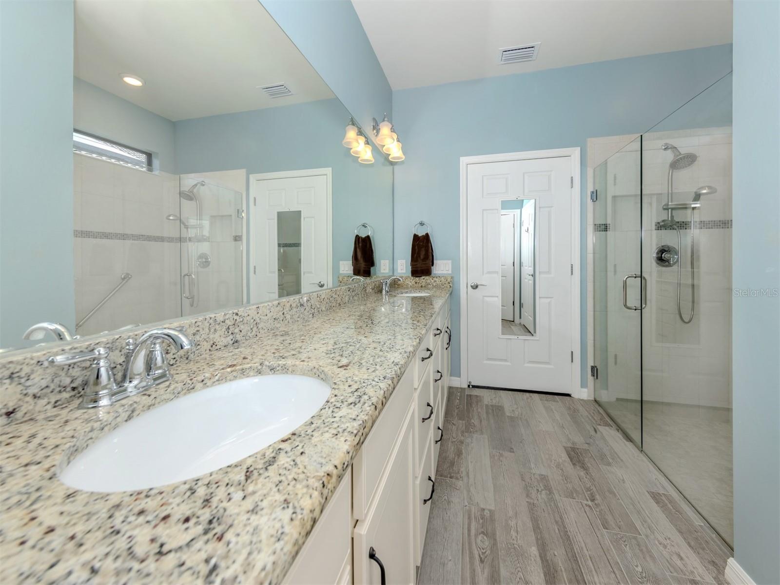 Image 29 of 43 For 13678 Yelma Street