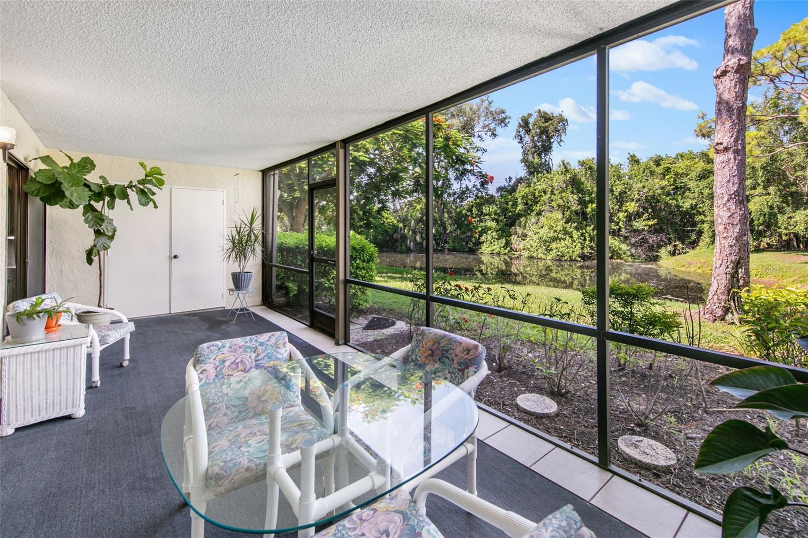 Image 12 of 28 For 611 Woodlawn Drive 611