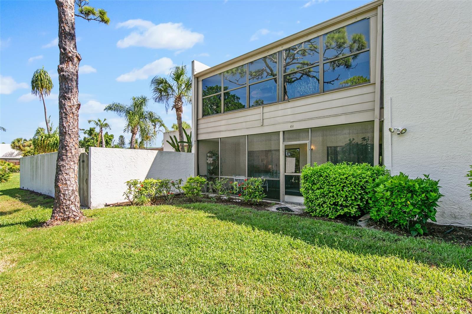 Image 16 of 28 For 611 Woodlawn Drive 611