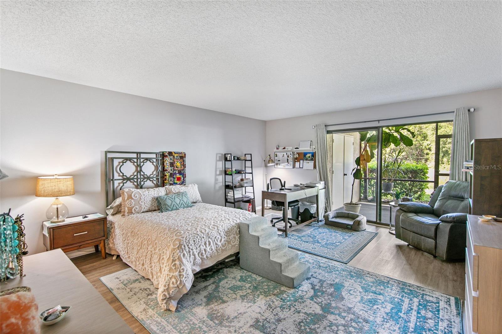 Image 17 of 28 For 611 Woodlawn Drive 611