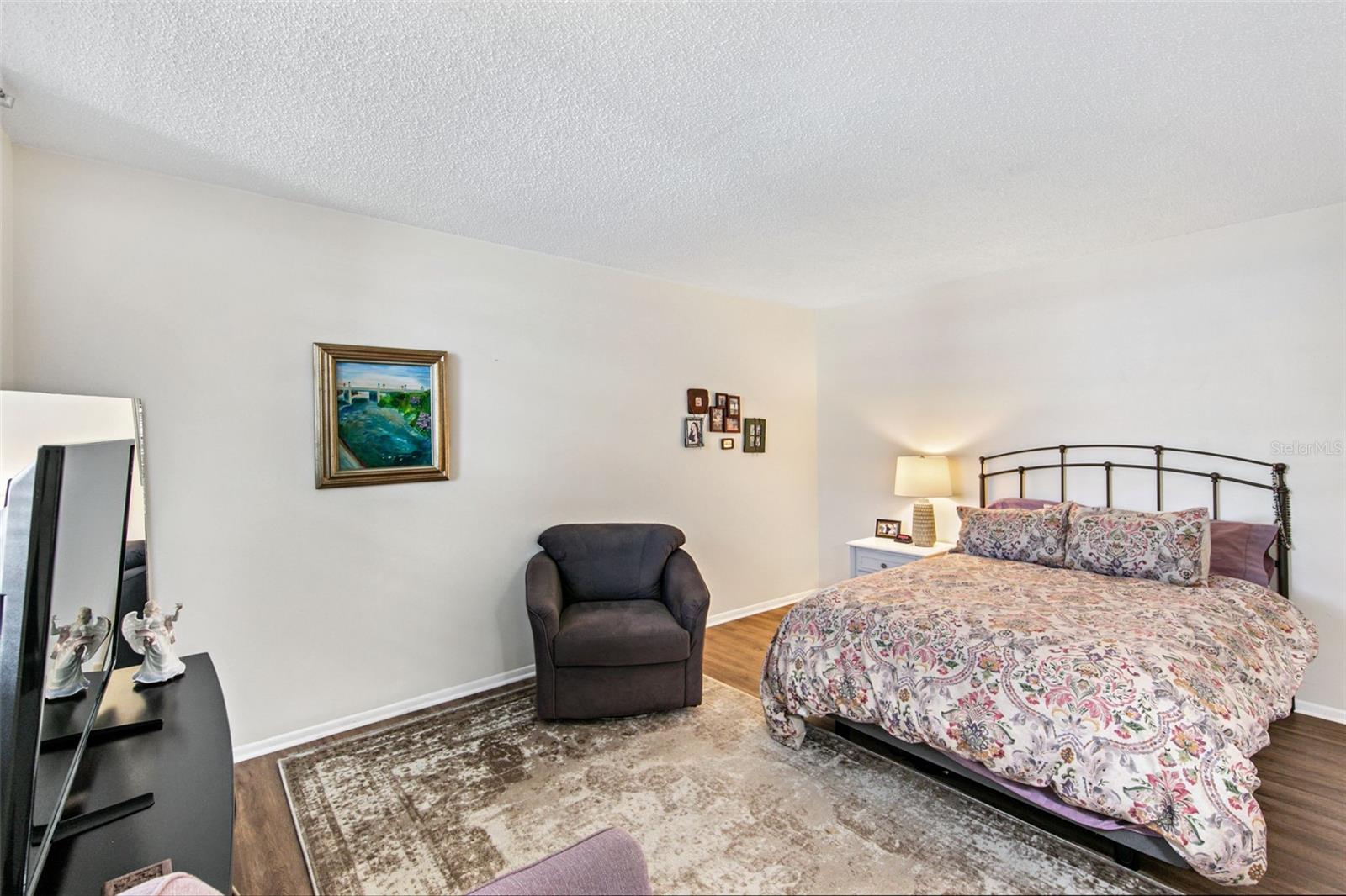 Image 21 of 28 For 611 Woodlawn Drive 611