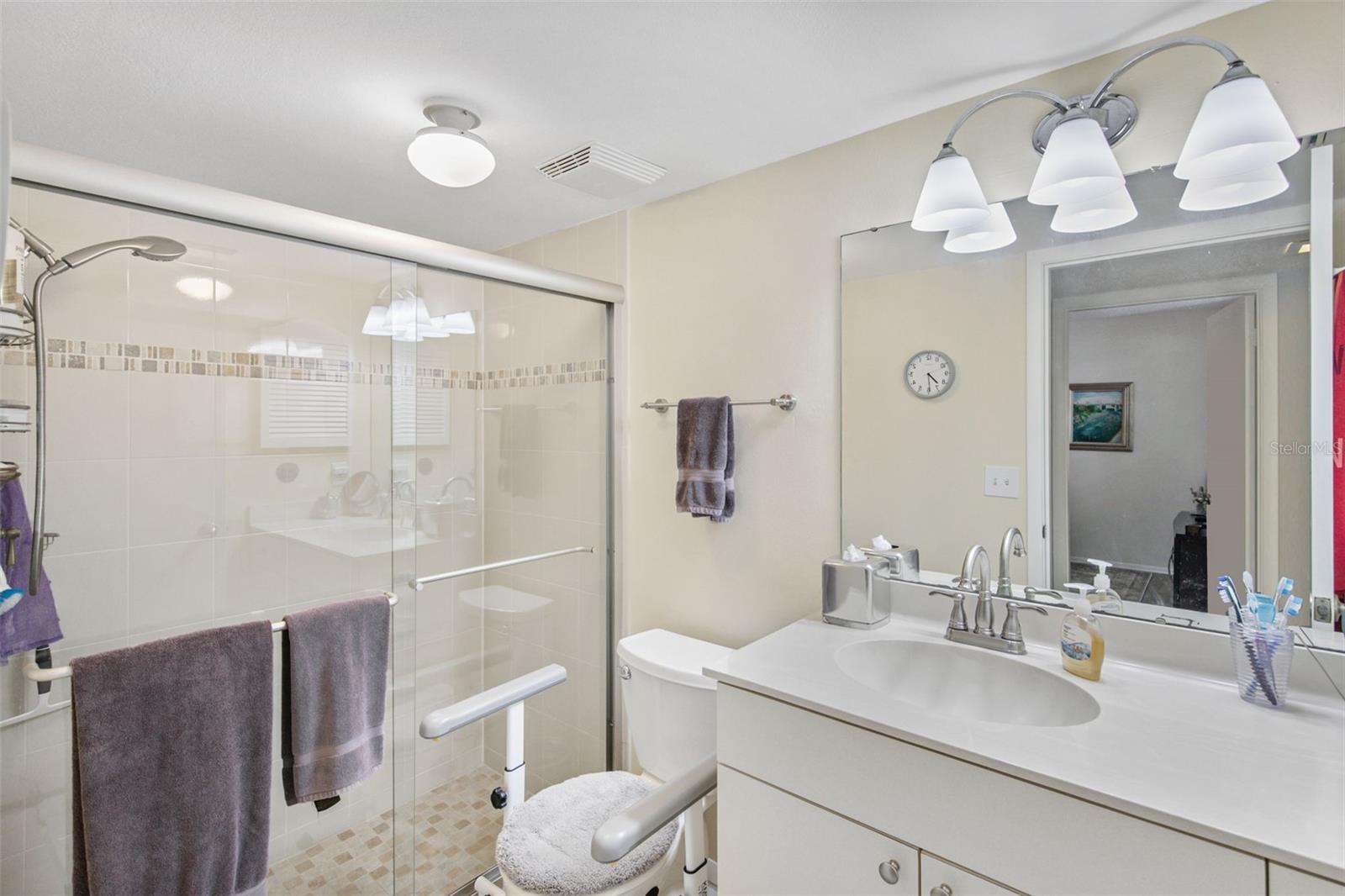 Image 23 of 28 For 611 Woodlawn Drive 611