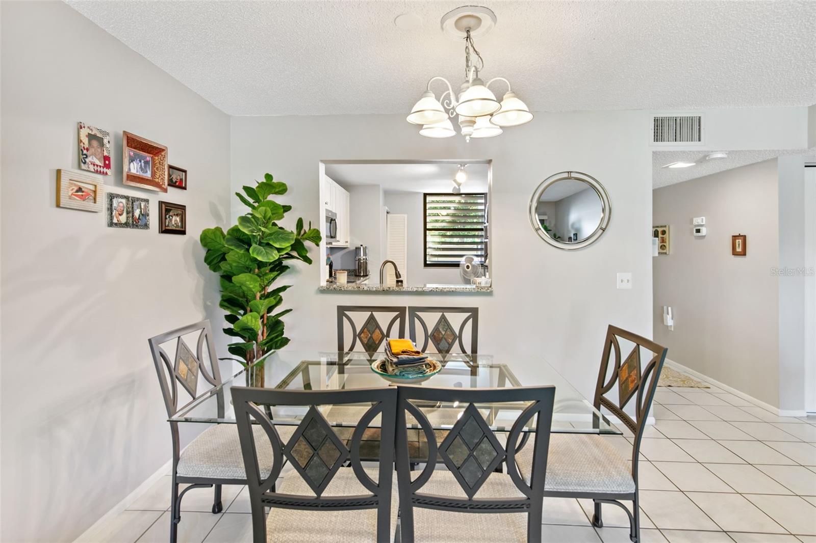 Image 5 of 28 For 611 Woodlawn Drive 611