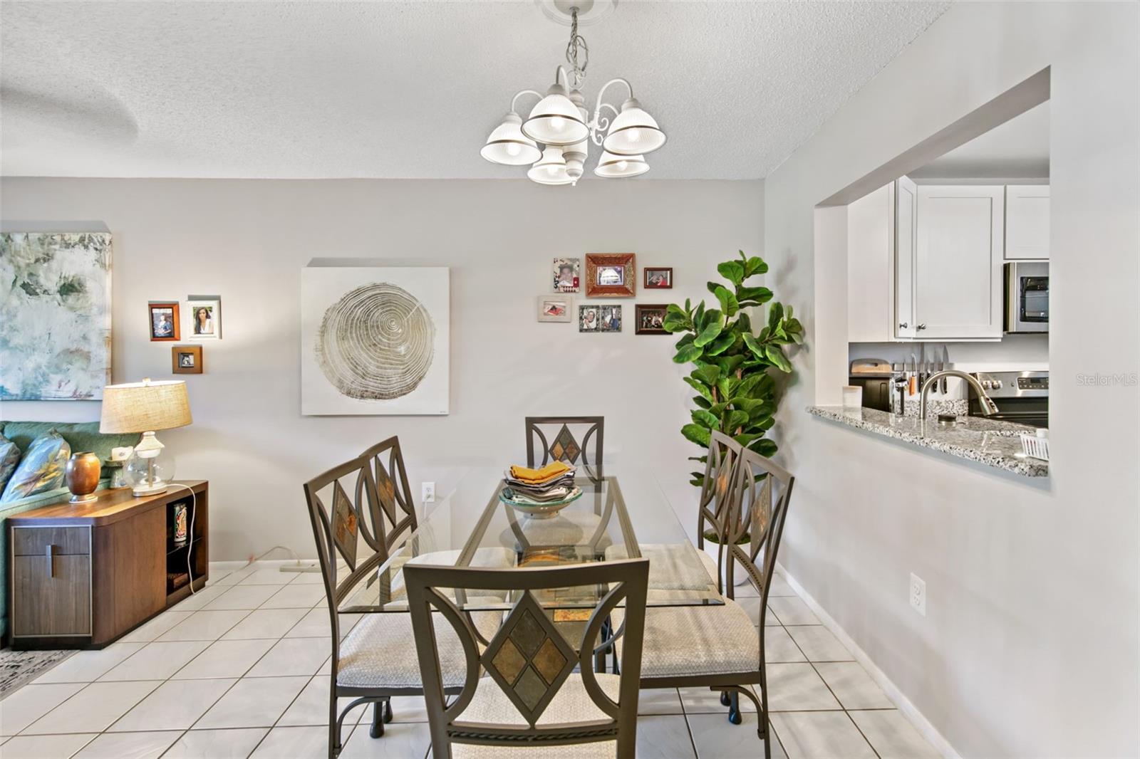 Image 6 of 28 For 611 Woodlawn Drive 611