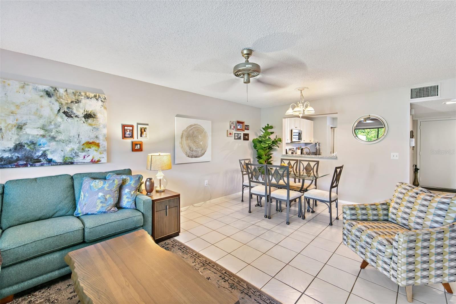 Image 7 of 28 For 611 Woodlawn Drive 611