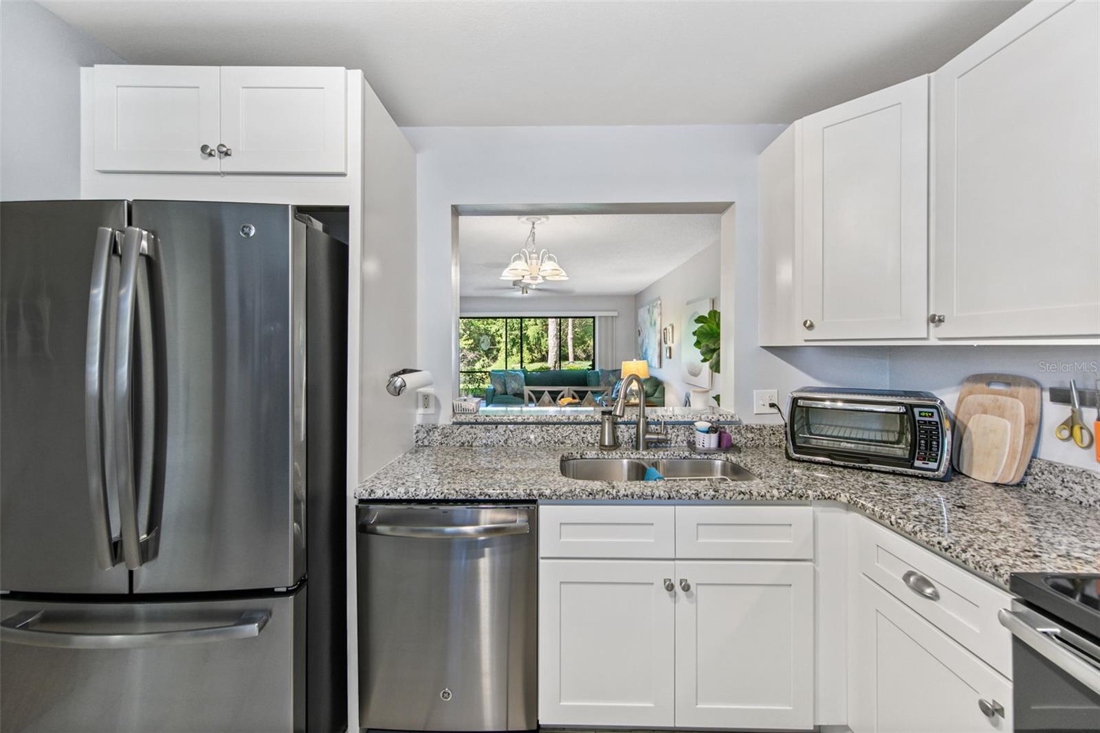Image 8 of 28 For 611 Woodlawn Drive 611