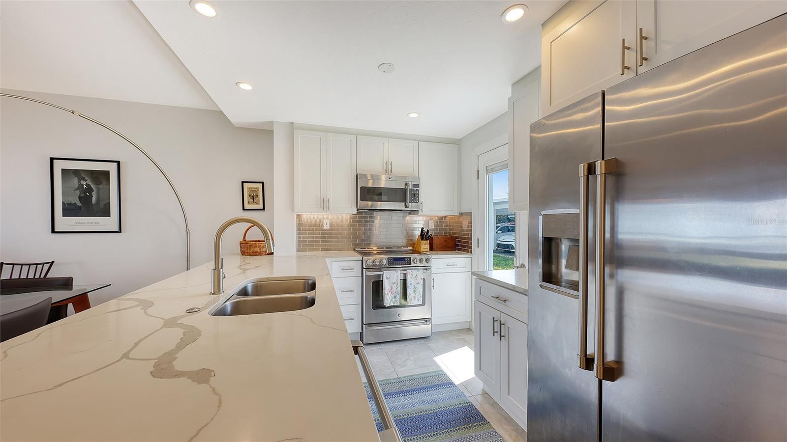 Image 11 of 46 For 771 John Ringling Boulevard 2