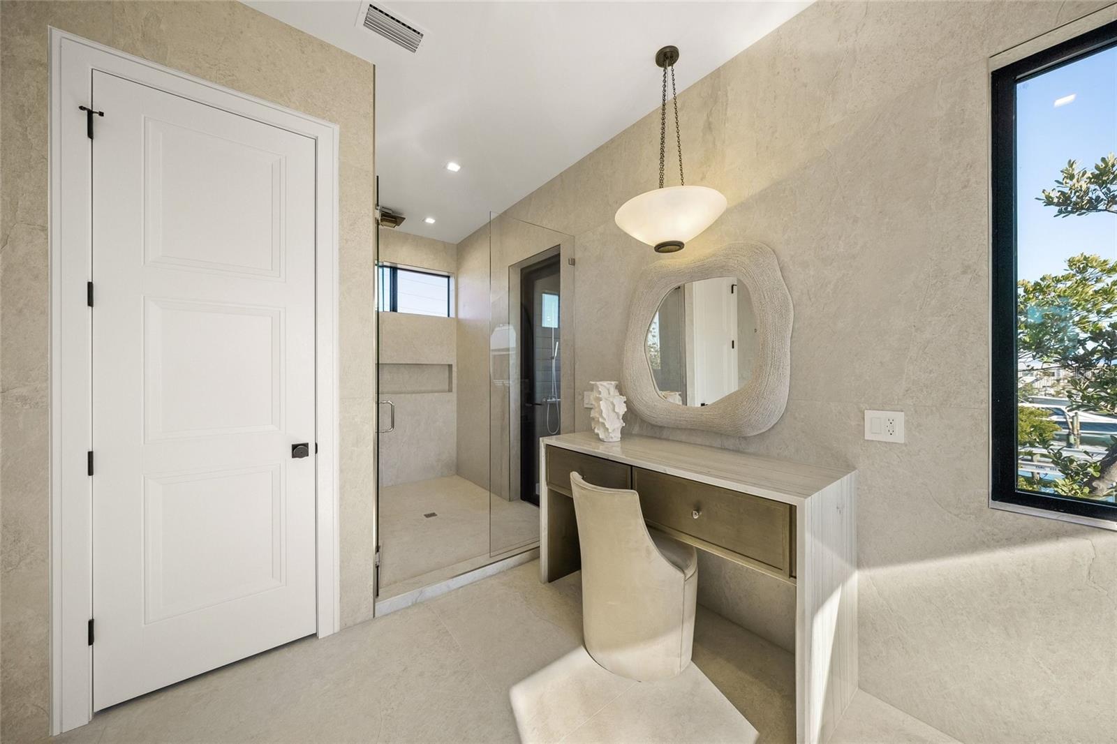 Image 22 of 46 For 821 Bay Boulevard